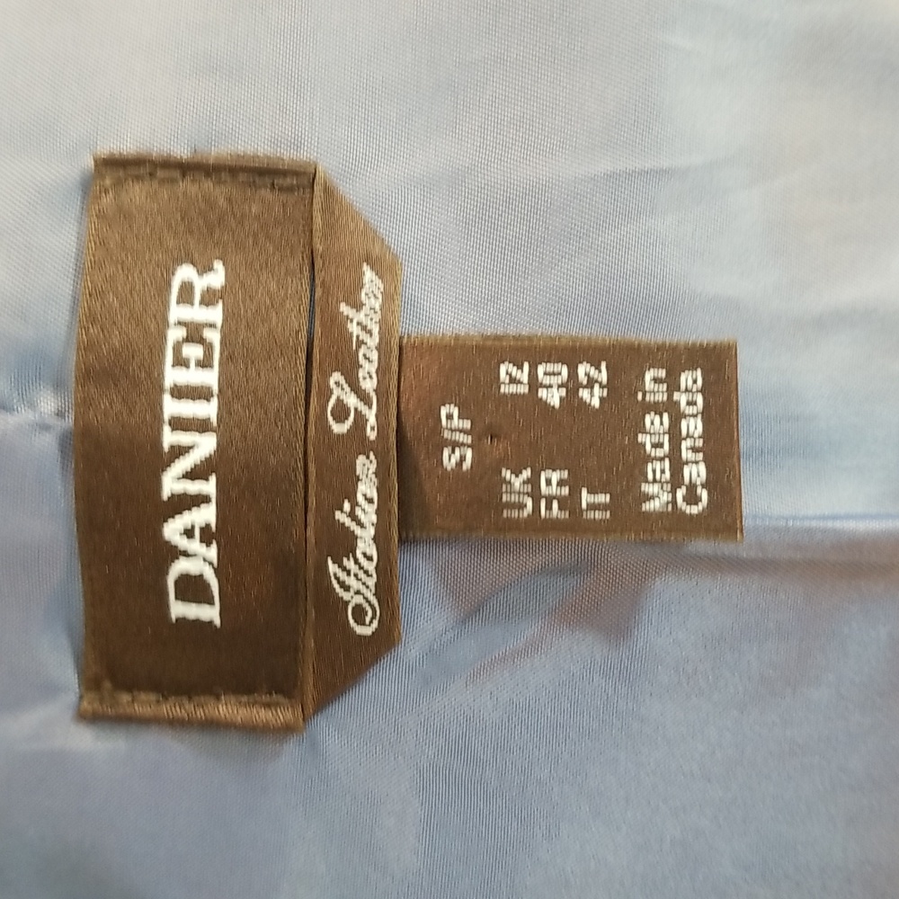 Danier Italian Leather made in Canada womens coffee coloured jacket. Gorgeous!! - Picture 9 of 11